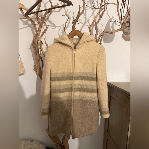Hilda Ltd Jackets & Blazers - Vintage Hilda Ltd Icelandic Wool Hooded Zip Coat – 100% Wool Size XS